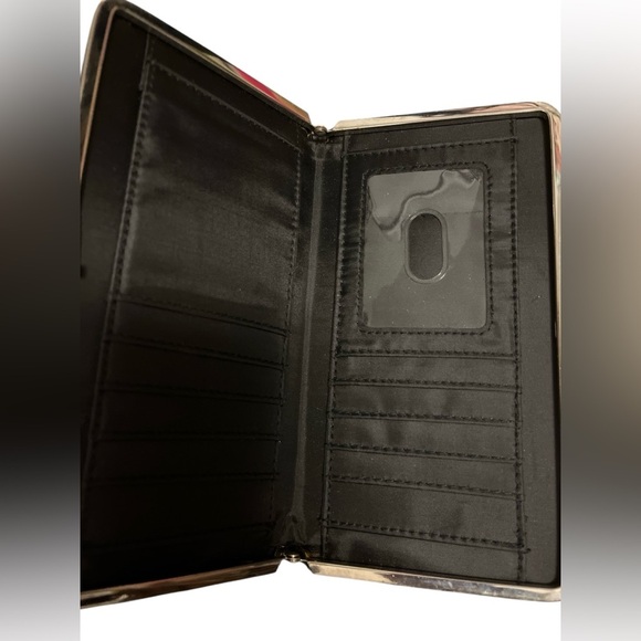 Black Faux Alligator Hard Case Wallet - Picture 5 of 6